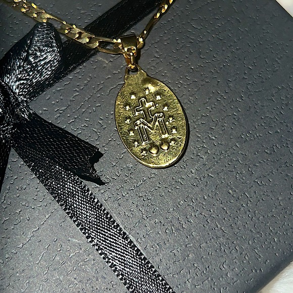 Women’s Goddess Portrait Pendant - Picture 7 of 8